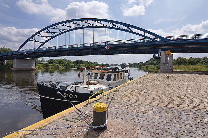 Hafen_vor_der_Weserbrücke