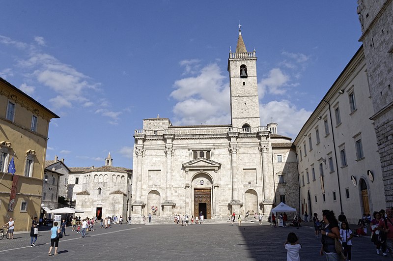 Ascoli_Piceno_Dom und das Baptisterium